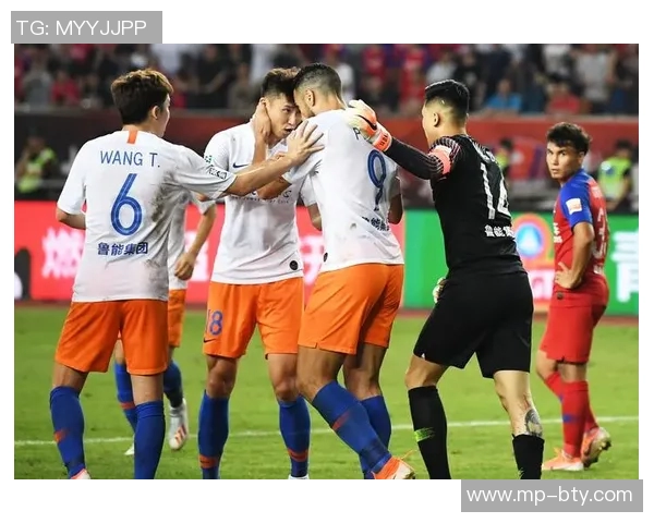 鲁能足球主场激情四溢球迷齐聚共庆胜利时刻